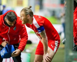 Nico Herzig vom TSV Steinbach Haiger verletzt sich im Abendspiel beim SV Waldhof Mannheim