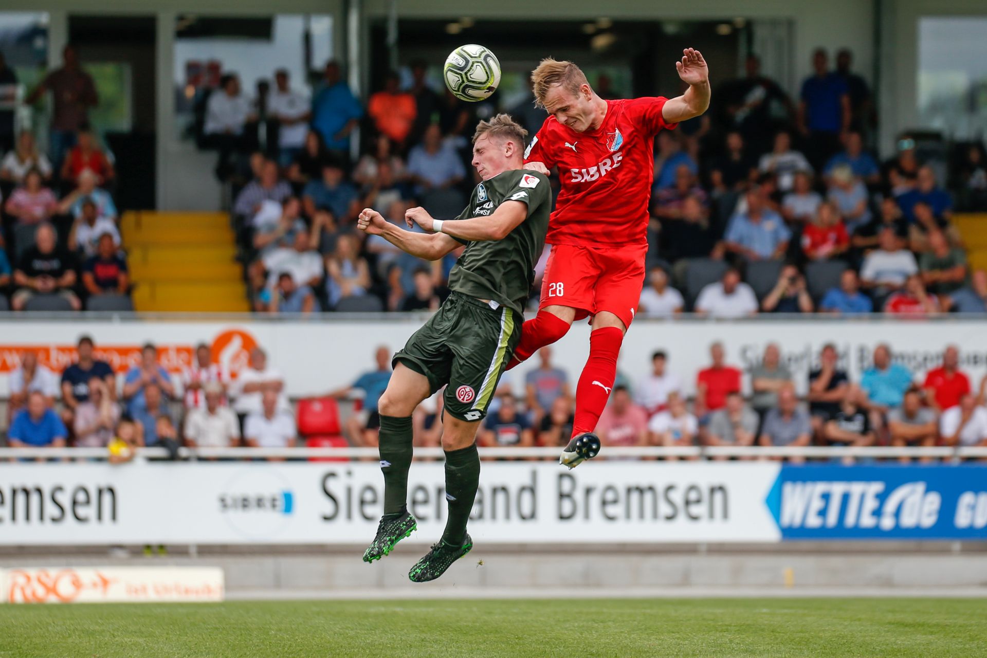 Benjamin Kirchhoff (TSV) und Lucas Hermes (Mainz) - TSV Steinbach vs. Mainz 2 am 27.07.2019 (Foto: Fingerhut)